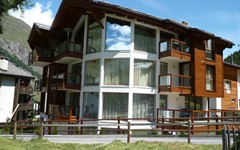 Casa-D'Amore-Zermatt-summer-exterior-view-with-sunny-weather