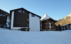 Haus-Gamma-studio-gamma-outside-view-from-back-in-winter-with-matterhorn-in-back