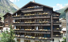 Outside-View-Haus-Dent-Blanche-Zermatt-Summer-01
