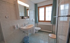 DB.Breithorn.Bedroom.Middle.Bathroom (2).jpg