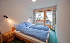 DB.Breithorn.Bedroom.Middle (1).jpg