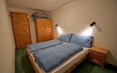 DB.Breithorn.Bedroom.Middle (4).jpg