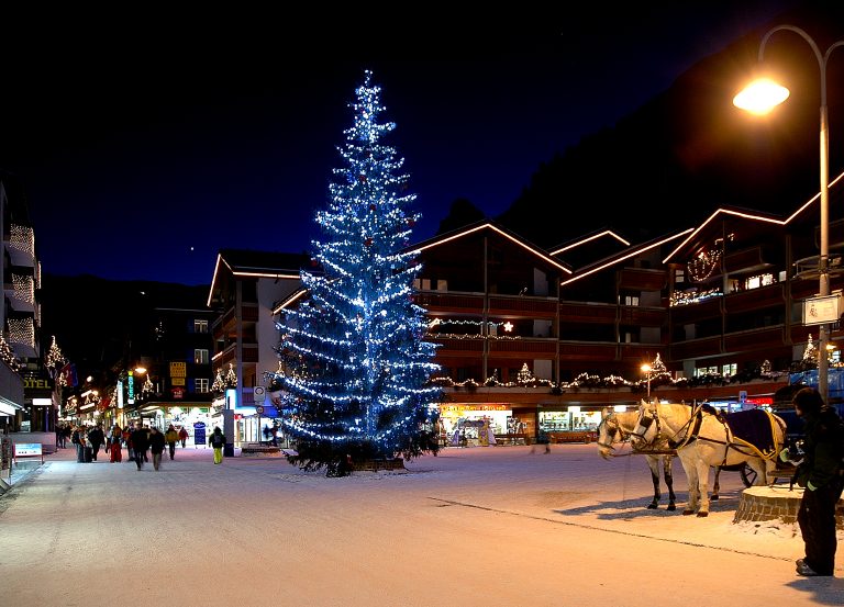 zermatt christmas market tree on the bahnhofplatz